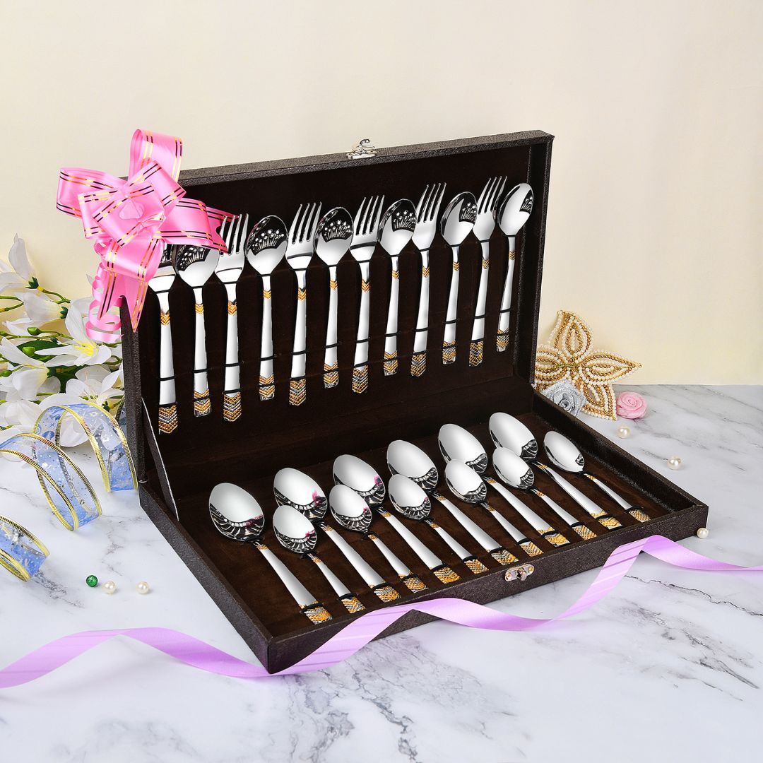 https://cdn.shopify.com/s/files/1/0892/2962/3615/files/24-piece-cutlery-set-table-styling.jpg?v=1756453372