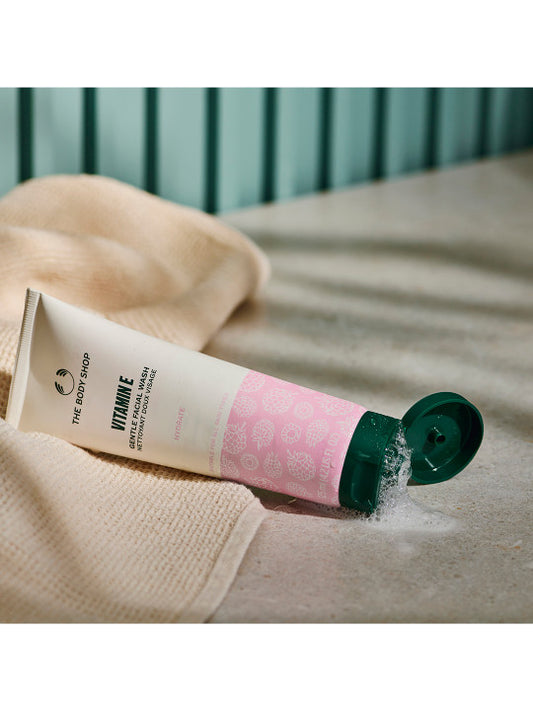 THE BODY SHOP Vitamin E Gentle Hydrating Face Cleanser 125ml for All Skin Types