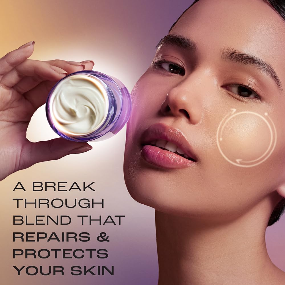 Lakme Retinol Advanced Renewal Day Creme: Pro-Retinol Peptide Complex SPF 15 PA++