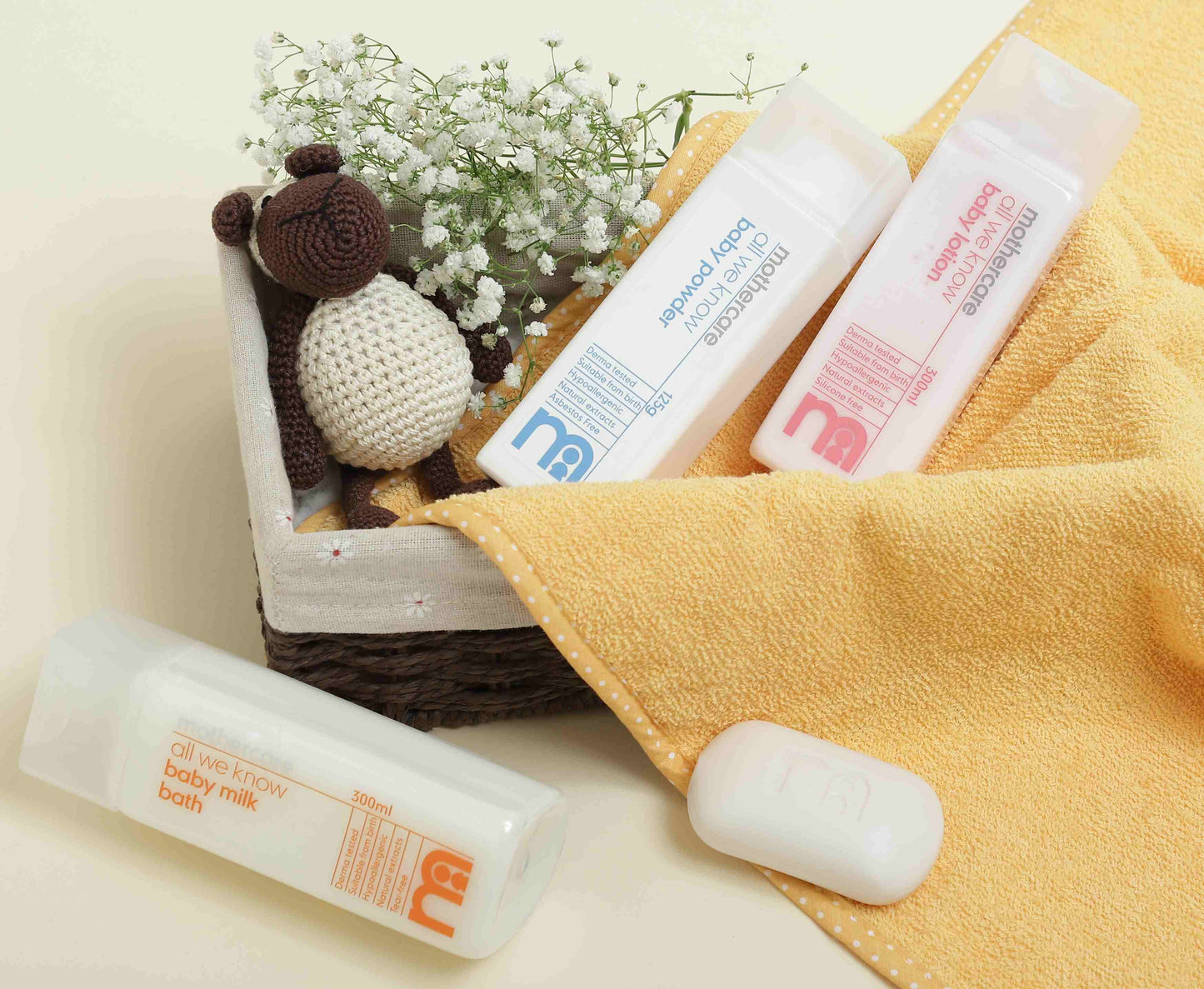 https://cdn.fynd.com/v2/falling-surf-7c8bb8/fyprod/wrkr/products/pictures/item/free/original/mothercare/MCAWKL300/1/7YdKfyIb1l-491654661_10.jpg
