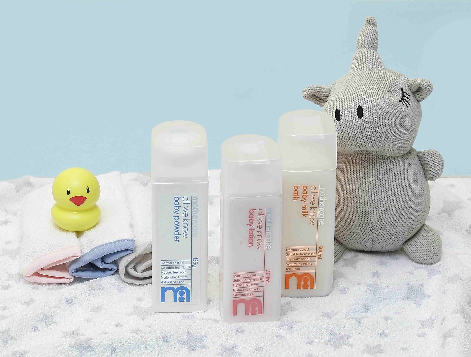 https://cdn.fynd.com/v2/falling-surf-7c8bb8/fyprod/wrkr/products/pictures/item/free/original/mothercare/MCAWKL300/8/J_agOxYrVf-491654661_8.jpg