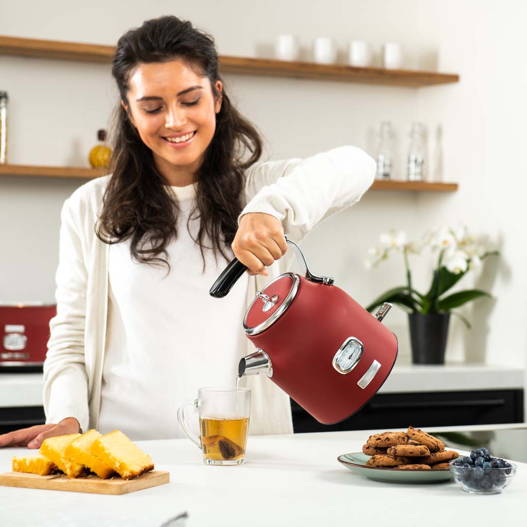 https://cdn.shopify.com/s/files/1/0676/9999/8920/files/WKWK148RD-Retro-Kettle-6.jpg?v=1749529662