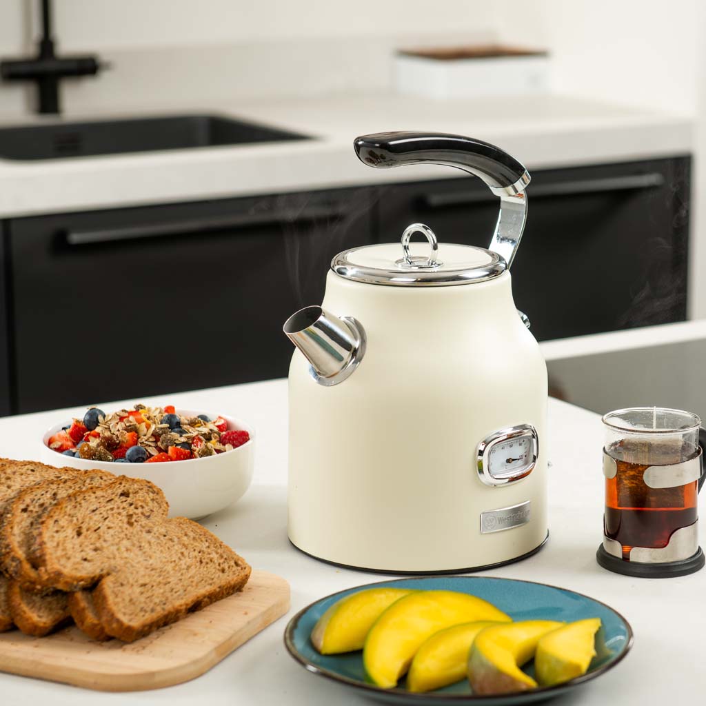 https://cdn.shopify.com/s/files/1/0676/9999/8920/files/WKWK148WH-Retro-Kettle-7.jpg?v=1747805650